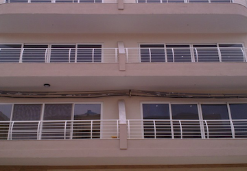 Streamlined Safety: Modern Balcony Railings